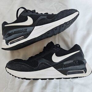 Nike Air Max youth size 6.5 womens size 8 black and white